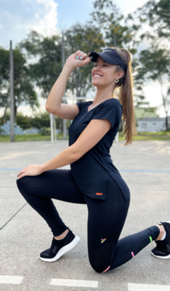 Camiseta Aerodry com Abertura Lateral Preta - Yazzy Moda Praia e Fitness