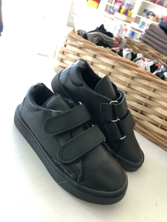 PROMO zapatillas negras con abrojo
