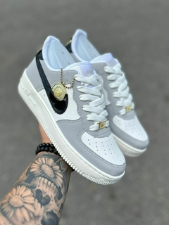Nike Air Force na internet