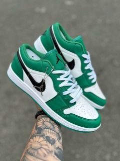 Nike Air Jordan Low na internet