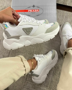 Prada milno Dal na internet