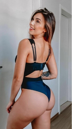 Body Cisne Negro na internet