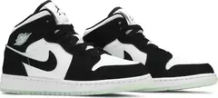 NIKE AIR JORDAN 1 MID SE GS 'GLOW IN THE DARK PANDA' na internet