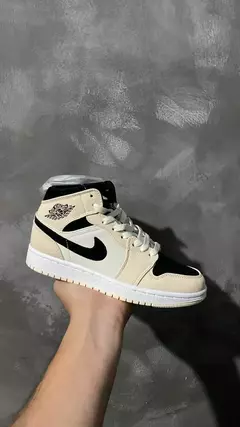 AIR JORDAN 1 MID ' GUAVA ICE ' na internet