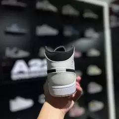 NIKE AIR JORDAN 1 MID SE 'DIAMOND' na internet