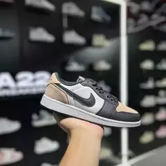 NIKE AIR JORDAN 1 RETRO LOW OG 'BLEACHED CORAL' na internet