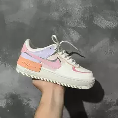 TÊNIS NIKE AIR FORCE 1 SHADOW GLAZE ORANGE na internet