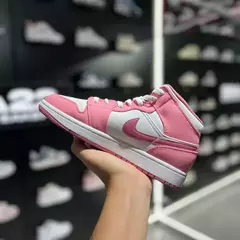 NIKE AIR JORDAN 1 MID PS 'VALENTINE'S DAY 2023' na internet