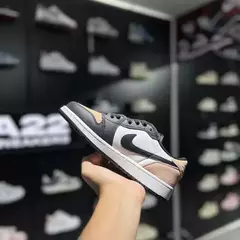 NIKE AIR JORDAN 1 RETRO LOW OG 'BLEACHED CORAL' - loja online