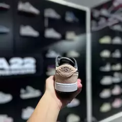 Imagem do NIKE AIR JORDAN 1 RETRO LOW OG 'BLEACHED CORAL'