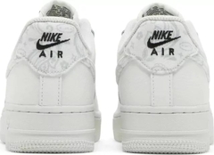 NIKE AIR FORCE 1 LOW 'WHITE PAISLEY' na internet