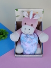 BICHINHO DE PELÚCIA COM MANTA