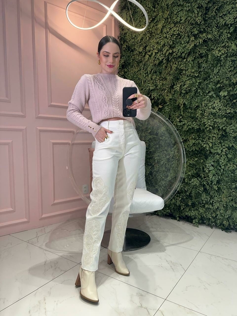 CALÇA MOM CÓS ALTO BORDADA - MORENA ROSA