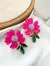 Brinco Folheado a Ouro 18k Flor Resinada com Folhas - comprar online