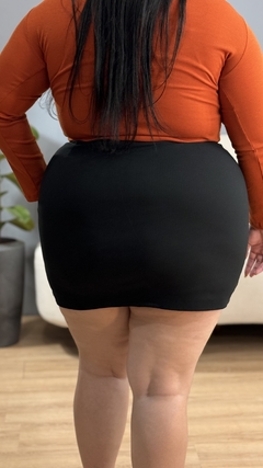 Shorts Saia Vanessa Preto na internet