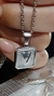 Set Inicial V Plateado Cuadrado con Cadena - comprar online