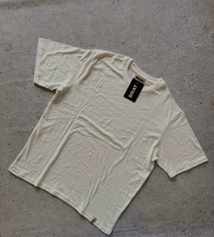 Remera Over Crema