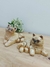 Gato Deitado Dourado