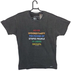 Camiseta Never Underestimate Cineasta Luis Buñuel na internet