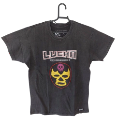 Camiseta Lucha Underground na internet