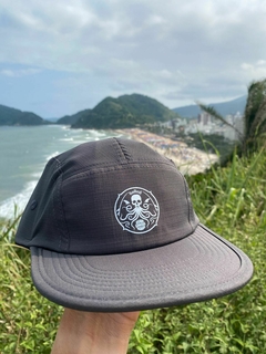 BONÉ FIVE PANEL CINZA POLVO - comprar online