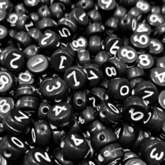 Cuentas Plásticas - Números Blanco Cuenta Negro 7mm - comprar online