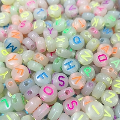 Cuentas Plásticas - Letras Multicolor Cuenta GLOW IN THE DARK 7mm - comprar online