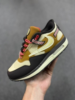 air max 1 x travis marrones