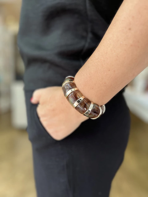 Pulseira marrom com dourado folheado