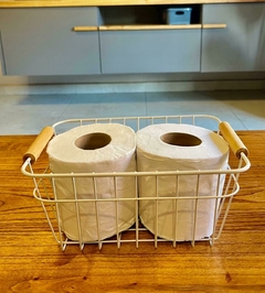 Canastito metálico con manijas de madera - PAZ DECO HOME