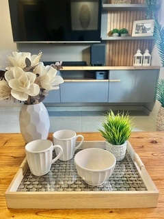 Bandeja de madera con base de vidrio