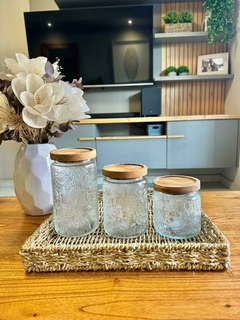 Frasco de vidrio labrado flor con tapa de madera - comprar online