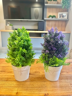 Plantita artificial con maceta de plástico