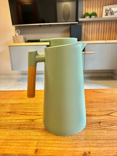 Jarra Termo 1L con mango de madera - PAZ DECO HOME