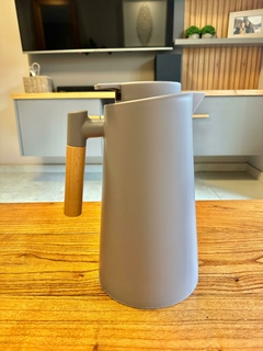 Jarra Termo 1L con mango de madera - comprar online
