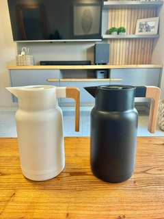Jarra Térmica con manija de madera 1 L