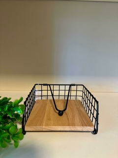 Servilletero metálico con madera