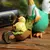 Galinho com pintinho escultura decorativa - Lovely Ideas Store