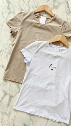 Remera Loves en internet