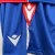 Kit Infantil Crystal Palace I Macron 23/24 - Vermelho e azul com detalhes em branco - CAMISAS DE FUTEBOL, CAMISAS DE BASQUET E ARTIGOS ESPORTIVOS | L&L FUT SPORT