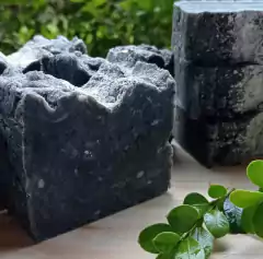 SABONETE NATURAL ARGILA PRETA E MENTA