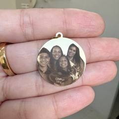 Colar Medalha M Banhado A Ouro - Personalizável ATÉ 4 DIAS ÚTÉIS(leia a descrição) na internet