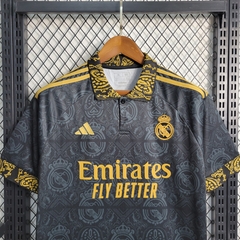 REAL MADRID PRETO GOLA POLO 23-24 na internet
