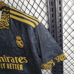 REAL MADRID PRETO GOLA POLO 23-24 - loja online