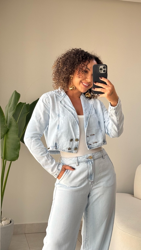 Jaqueta Renata - Jeans Cropped com Lavagem Clara