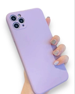 Imagen de Funda para iPhone 13 en silicona líquida con protección en área de cámara LUXURY lisa