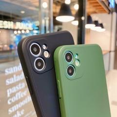 Funda para iPhone 14 PLUS en silicona líquida con protección en área de cámara LUXURY lisa en internet