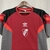 Camisa do River Plate Originals 24/25 na cor vermelha, com detalhes em preto, cinza e laranja, da marca Adidas.

