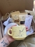 kit individual Xícara Color+Pires com sache de biscoito e café na internet