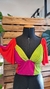 Top crepe tricolor manga borboleta